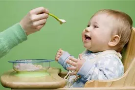 3招培养宝宝吃饭好习惯图片