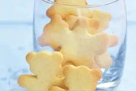 夏天烤饼干面团太黏怎么办  我有妙招 做出的小熊饼干一样香脆图片
