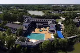 郑州还藏了家风景美哭的苏州园林式酒店！还有亲子乐园、温泉泳池图片