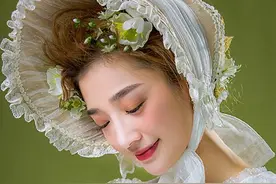 新娘造型|田园新娘，少女在田野里奔跑图片