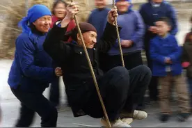 山西运城乡村民间体育25年   “小马”如何过河图片