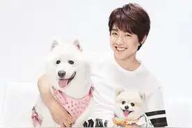 《盗墓笔记》的潘子颜值不低！ 功夫小子抱爱犬反差萌图片