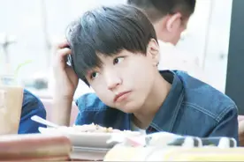 王俊凯否认恋情？原来想和王俊凯谈恋爱，不看动画可不行！图片