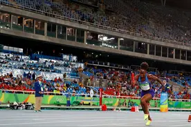 闻所未闻！接力赛还能单独重跑？刘翔“好羡慕”（图）图片