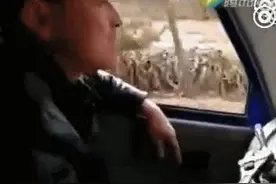 高手在民间，没有方向盘，居然用个扳手就代替图片