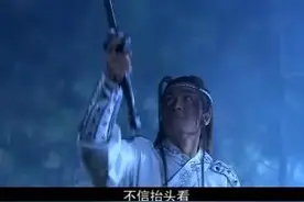 「您好您的外卖到了。」「哪呢？」「抬头。」图片