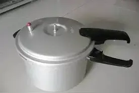 高压锅又炸伤人！你知道吗？用高压锅要注意这四点！图片