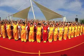 穿越楼兰我来了！千人齐跳广场舞 展示古楼兰新巴州图片