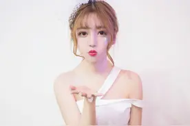 Showgirl“艾西Ashley”晒写真，被赞“邻家小妹”图片