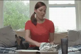 搞笑动态图：喵星人和兔兔之间的友情，兔子的鼻孔萌翻了图片