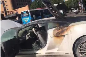 老兄你PP又着火了，兰博基尼盖拉多英国自燃图片