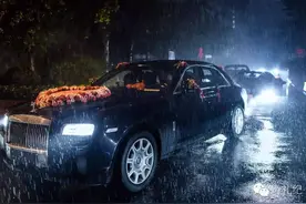 这个新郎为啥凌晨接亲 为啥在新娘家门口苦等俩小时？图片