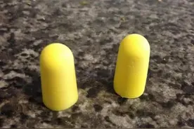 耳塞 = 耳机塞图片