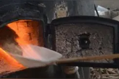 酷暑与炉火双重“烤”验  他们在近50℃高温下坚守岗位图片
