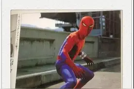 搞笑段子gif：我发现了蜘蛛侠的一个大秘密！图片