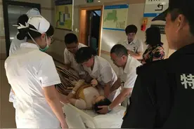 医护快速联动，急救低血糖病人图片