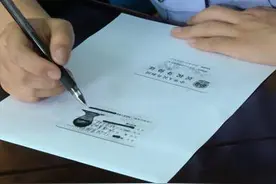 身份证被冒用 名下多出数十张银行卡图片