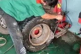 汽车冷知识 为什么轮胎老漏气？图片