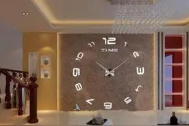 石英钟应该挂在客厅的什么地方？图片