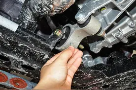 用料厚实！全新奔腾B50底盘解析图片