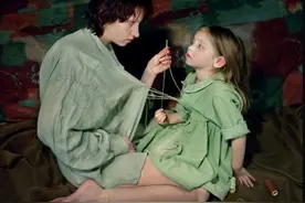 镜头下：美国一对奇怪母女的生活图片