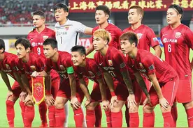 国足头牌在韩国后卫面前迷失 12强赛如此状态很危险！图片