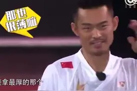 林丹的臂力爆发究竟有多大，羽毛球击穿搓洗板图片