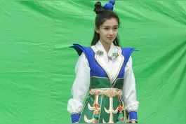 第一次扮演葫芦娃的angelababy好开心，摆出各种pos图片