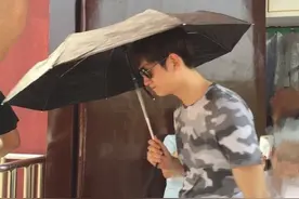 “杀阡陌”马可回商丘了！网友实拍马可参观商丘火神台。图片