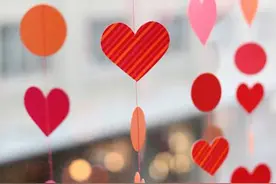 手工DIY80后清新爱心门帘图片