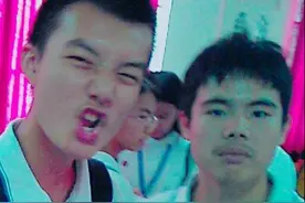 我们的班长就这么坐下了！图片