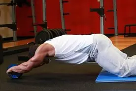 滚出腹肌，滚走肥肉，健腹轮。图片