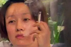 人过中年 马伊琍 烟不离手，岁月不饶人，喜欢她的且行且珍惜图片