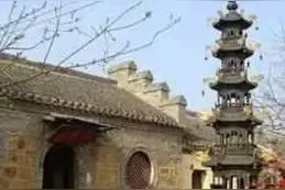 九鼎灵山寺：始建于唐代的佛教圣地。图片