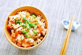 快手美食——香菇胡萝卜鸡肉焖饭图片