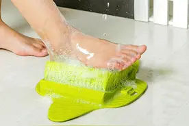 想要彻底的洗个脚有多难？在这刷子上蹭蹭就能告别死皮图片