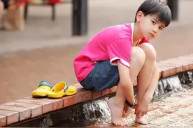 《小别离》里的张小宇背景，小时候萌照大公开！图片