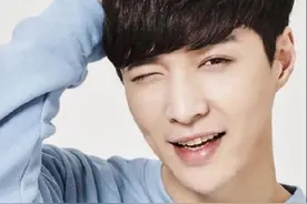 你好，你的男朋友张艺兴已上线！最后一张兴宝秒删的照片你见过么图片