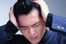 老婆月子里要吃老母鸡，野蛮岳母上门砸了我家！图片