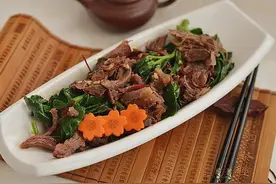 这个菜又叫养心菜，能降压降脂延缓血管硬化，适合老年人食用！图片
