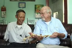 越南士兵47年后与断臂重逢，是悲还是喜？图片