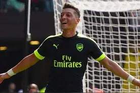 厄齐尔：国家队和俱乐部，我都穿10号！图片