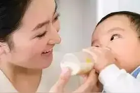 宝妈宝爸课堂4——宝宝脸上起包，很有可能是奶粉过敏！图片