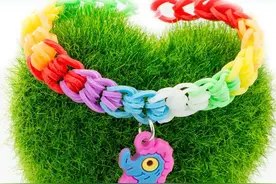 时尚DIY——彩虹编织橡皮筋图片