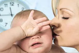 孩子夜里嗷嗷啼哭，你莫急。分析问题情况再解决图片