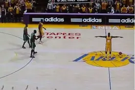 NBA2K17现BUG？是向EA经典致敬？图片