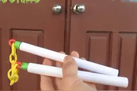 用纸快速DIY一根帅气的双截棍，过程很简单！图片