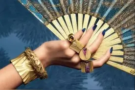 当珠宝遇上折扇，美得儒雅。图片