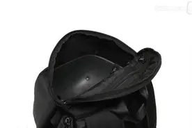 New Era x atmos 合作推出 RUCK SACK 背包图片