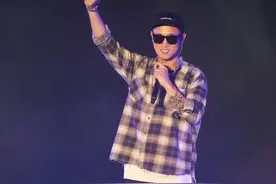 跟我一起唱！韩星Gary台北演唱会打扮嘻哈 戴墨镜与歌迷互动嗨翻天图片